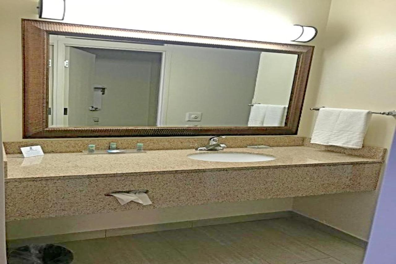 Rodeway Inn & Suites O'Fallon Eksteriør bilde