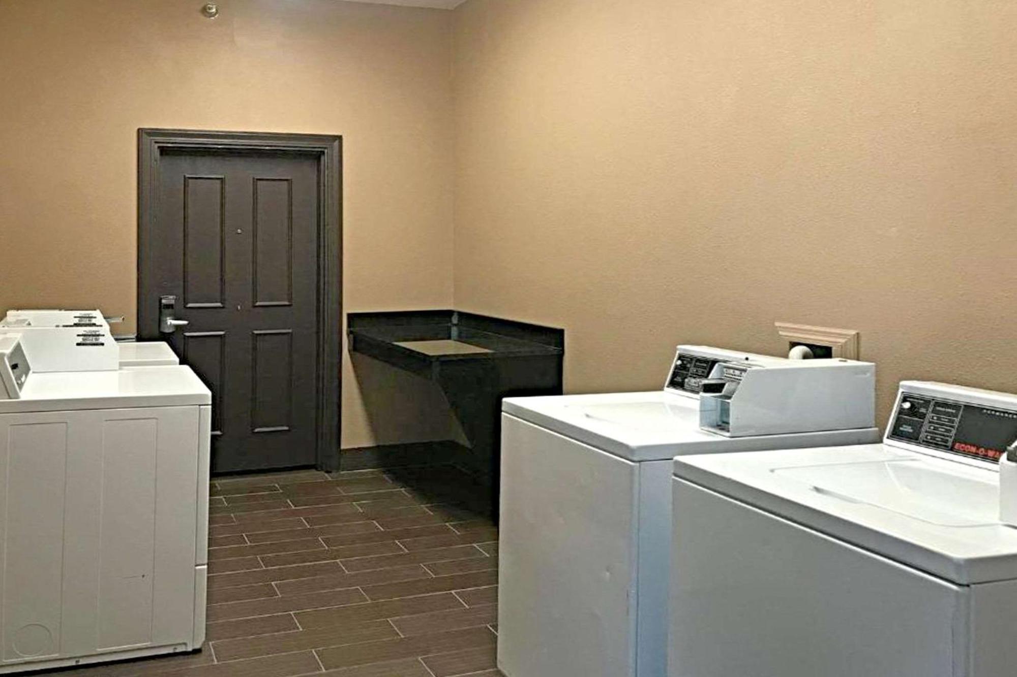 Rodeway Inn & Suites O'Fallon Eksteriør bilde